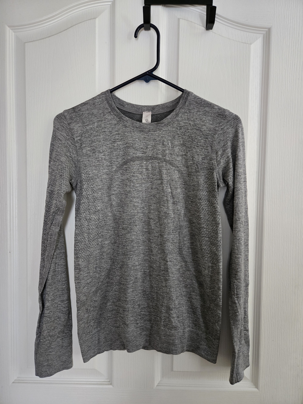 lululemon athletica Woman's Long Sleeve Heather Grey Performance Top